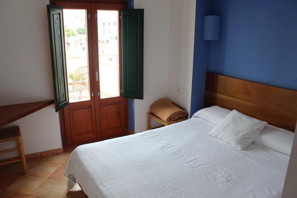 Hostal Cristina Cadaques Exterior photo
